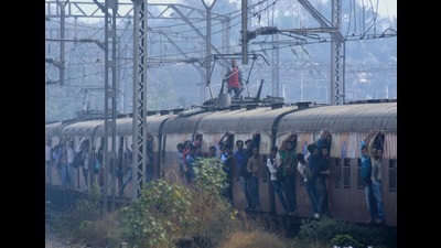 A 33-year-old man reportedly suffered 80 per cent burns after allegedly climbing on rooftop of a Pune -Gorakhpur train and came in contact with an overhead wire at Pune railway station on Saturday morning. (REPRESENTATIVE IMAGE)