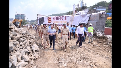 District collectors of Pune and Pimpri-Chinchwad along with NHAI officials visited the Chandni Chowk old bridge to inspect and review final preparations for the demolition on Saturday. (HT PHOTO)