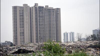 Despite Ghaziabad city bettering its ranking, garbage mounds are still seen in several parts of the city. (Sakib Ali/HT Photo) Despite Ghaziabad city bettering its ranking, garbage mounds are still seen in several parts of the city. (Sakib Ali/HT Photo)