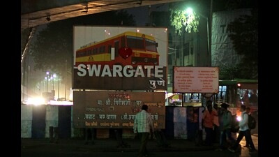 A digital signboard at Swargate chowk. (Ravindra Joshi/HT PHOTO)