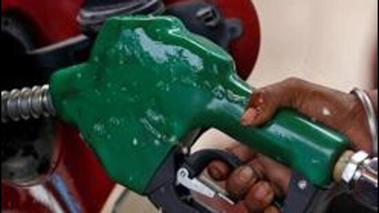 The Centre extended the October 1 deadline to levy an additional <span class='webrupee'>₹</span>2 per litre tax on unblended auto fuels by one month for petrol (REUTERS) The Centre extended the October 1 deadline to levy an additional <span class='webrupee'>₹</span>2 per litre tax on unblended auto fuels by one month for petrol (REUTERS)