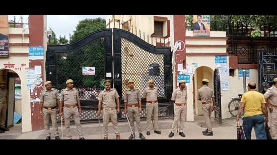 Security was upped at the Varanasi District Court after a call was received threatening to blow up the court. (HT Photo)