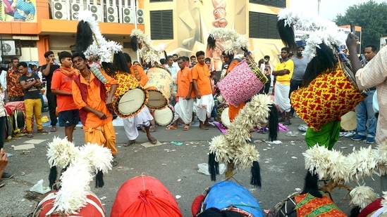 A group of Dhakis, traditional Bengali drummers, play drums as they wait to be hired at Durga Puja pandal on the eve of Durga Puja festival, in Kolkata.(Sudipta Banerjee (ANI Photo))