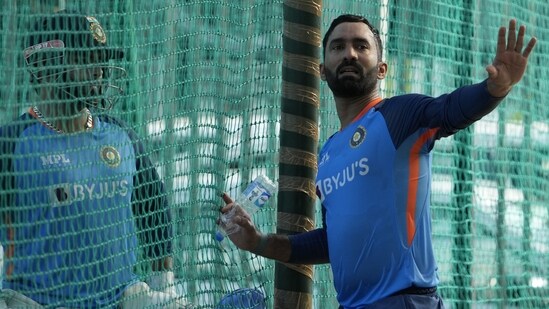 Dinesh Karthik speaks with Rishabh Pant during a practice session in Guwahati(AP)