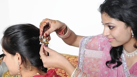 Navratri 2022: Top 5 hairstyles you must try this Navratri season(istockphoto)