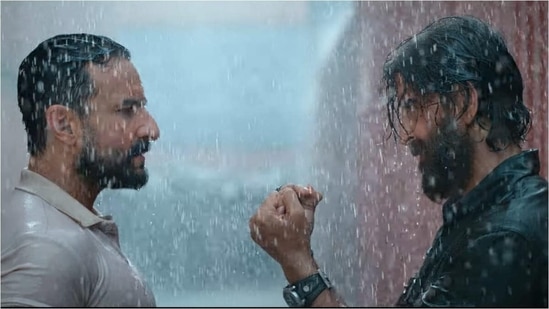 Saif Ali Khan and Hrithik Roshan in a still from Vikram Vedha.&nbsp;