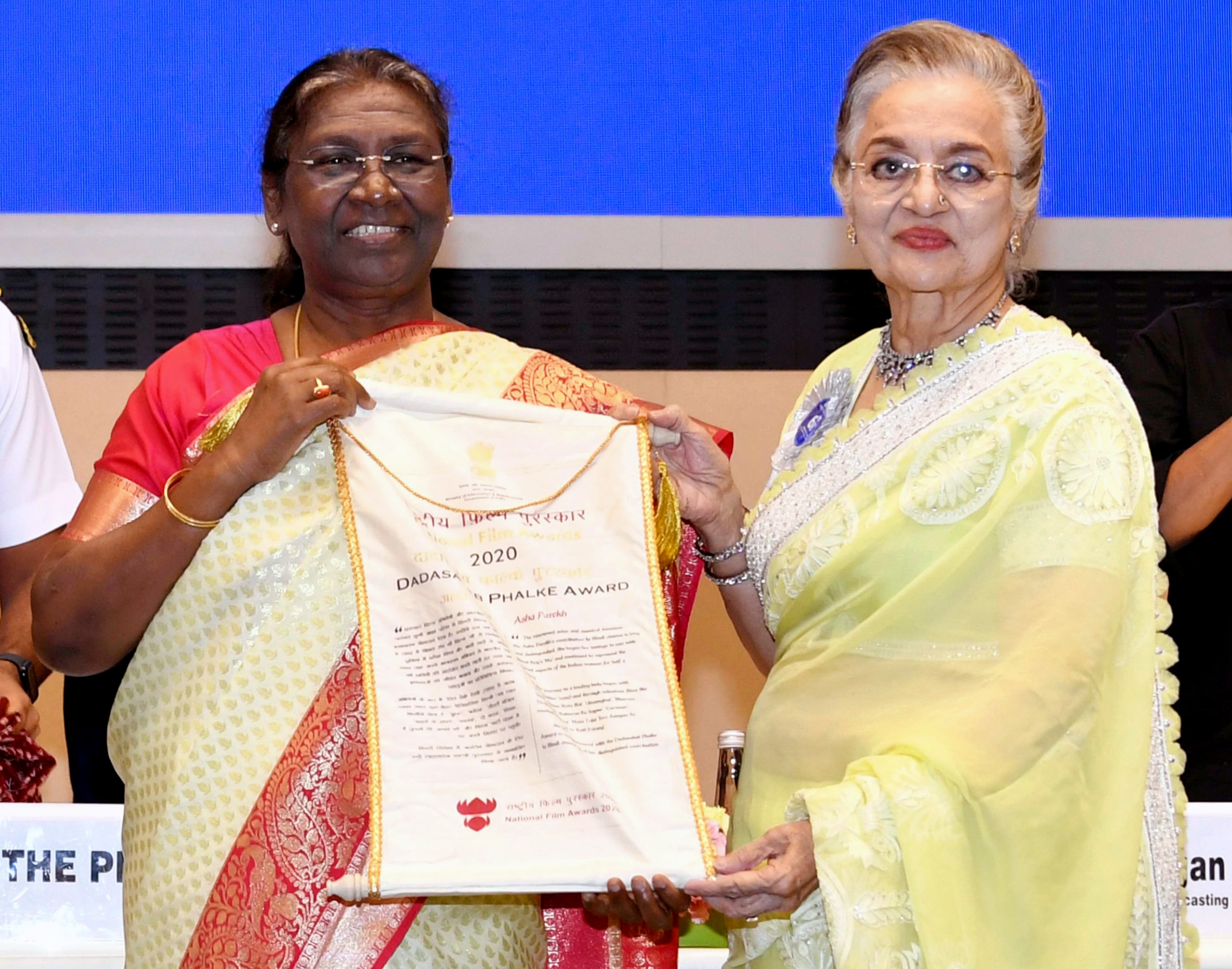 Asha Parekh receives Dadasaheb Phalke Award from President Droupadi Murmu during the 68th National Film Awards in New Delhi on Friday. (ANI) Asha Parekh receives Dadasaheb Phalke Award from President Droupadi Murmu during the 68th National Film Awards in New Delhi on Friday. (ANI)