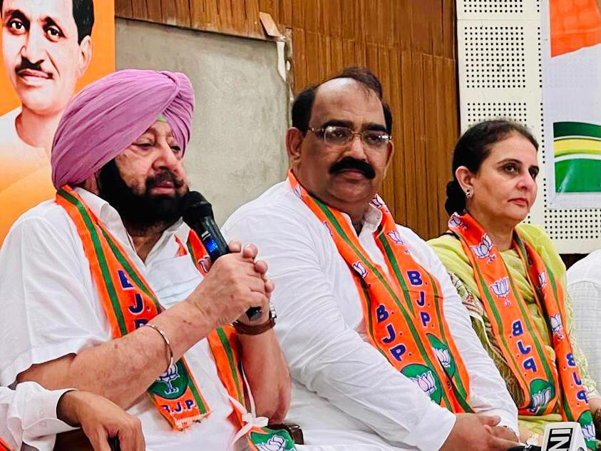 Capt Amarinder Singh addressing a press conference in Chandigarh on Saturday. (HT photo) Capt Amarinder Singh addressing a press conference in Chandigarh on Saturday. (HT photo)