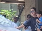 Kareena Kapoor Khan and Saif Ali Khan welcome new car home. (Viral Bhayani) Kareena Kapoor Khan and Saif Ali Khan welcome new car home. (Viral Bhayani)