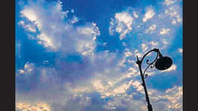After two days of thunderstorms, lightning and brief intense rainfall during evening hours, Pune city has started to report a rise in day temperature. (HT FILE PHOTO)