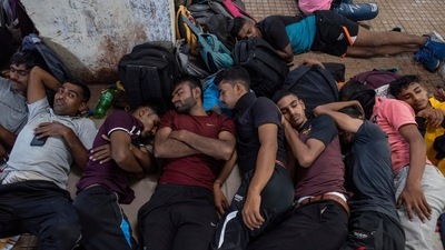 Agnipath aspirants stacked next to each other, rest inside a school in Thane, on September 29. (Satish Bate / HT Photo)