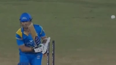 Sachin Tendulkar departs for golden duck during India Legends vs Sri Lanka Legends Road Safety World Series 2022 final. (Twitter)