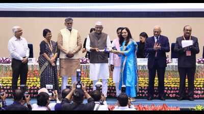 Union Jal Shakti minister Gajendra Singh Shekhawat conferred the Har Ghar Jal certificate, which was accepted by additional deputy commissioner Avneet Kaur on behalf of the Mohali district. (HT Photo) Union Jal Shakti minister Gajendra Singh Shekhawat conferred the Har Ghar Jal certificate, which was accepted by additional deputy commissioner Avneet Kaur on behalf of the Mohali district. (HT Photo)