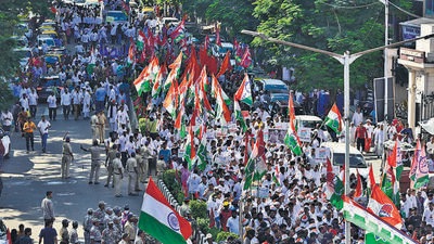 Mumbai, India - Oct. 2, 2022: Congress, NCP, Shivsena and Samajwadi Party party workers and leaders participated in "Nafrat Chhodo, Bharat Jodo Yatra" from August Kranti Maidan to Gandhi Statue at Mantralaya, in Mumbai, India, on Sunday, October 2, 2022. (Photo by Anshuman Poyrekar/ Hindustan Times) (Hindustan Times) Mumbai, India - Oct. 2, 2022: Congress, NCP, Shivsena and Samajwadi Party party workers and leaders participated in "Nafrat Chhodo, Bharat Jodo Yatra" from August Kranti Maidan to Gandhi Statue at Mantralaya, in Mumbai, India, on Sunday, October 2, 2022. (Photo by Anshuman Poyrekar/ Hindustan Times) (Hindustan Times)