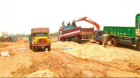 On Thursday, there was a shoot-out between two rival gangs allegedly involved in illegal sand mining on the banks of river Sone in Bihta. (HT Photo)
