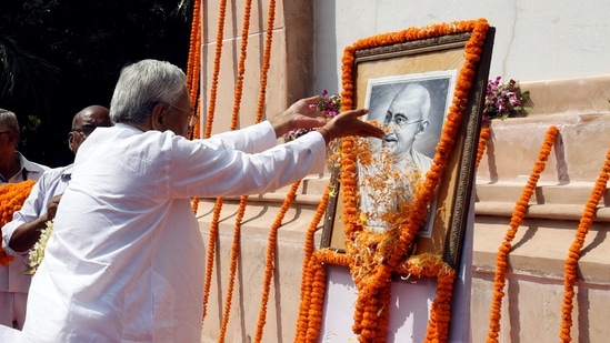 Bihar Chief Minister Nitish Kumar pays floral tribute to the portrait of Gandhi.(ANI)