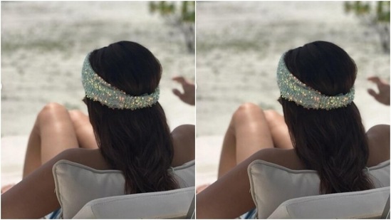 From having sundae by the beach to posing in a sequined headgear, Aamna did it all.(Instagram/@aamnasharifofficial)