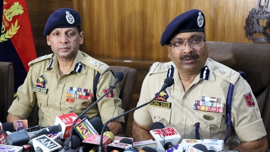 J&K DGP Dilbag Singh and ADGP Mukesh Singh address a press conference regarding the Udhampur twin blasts in Jammu.(PTI) J&K DGP Dilbag Singh and ADGP Mukesh Singh address a press conference regarding the Udhampur twin blasts in Jammu.(PTI)