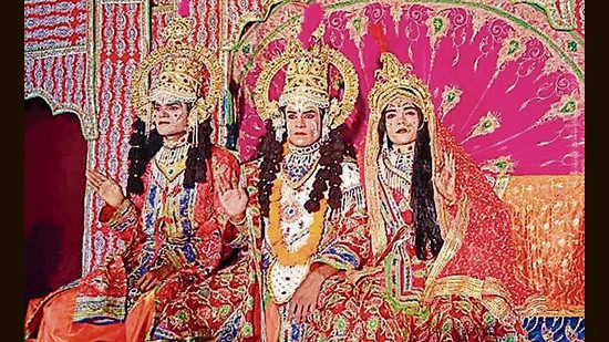 ‘Ramji’ plays Sita, Ravana is also Dasharatha: Artistes go all out in ...