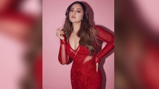 549px x 309px - Sonakshi Sinha goes bold in a shimmery red hot thigh-high slit dress |  Hindustan Times
