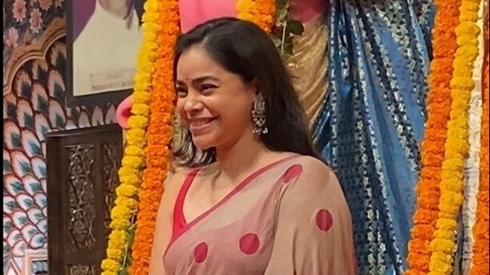 Sumona Chakravarti of The Kapil Sharma Show also visited the Durga Puja pandal on Saturday. She was in a polka-dotted saree and red blouse and spent some time at the venue. (Varinder Chawla)