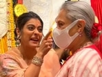 Kajol makes Jaya Bachchan remove her mask for pictures. Kajol makes Jaya Bachchan remove her mask for pictures.