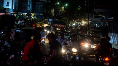 Traffic at Porwal road on Monday. (Shankar Narayan/HT PHOTO) Traffic at Porwal road on Monday. (Shankar Narayan/HT PHOTO)