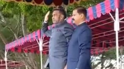 Anand Mahindra, who shared the video, said it gave him goosebumps when the centenrian took a ceremonial salute. (source: Screen grab from the video tweeted by Anand Mahindra/@anandmahindra) Anand Mahindra, who shared the video, said it gave him goosebumps when the centenrian took a ceremonial salute. (source: Screen grab from the video tweeted by Anand Mahindra/@anandmahindra)