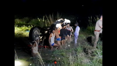 A tractor trolley carrying people returning from Unnao met with an accident as it overturned in Ghatampur area in Kanpur district on Saturday. (FILE PHOTO) A tractor trolley carrying people returning from Unnao met with an accident as it overturned in Ghatampur area in Kanpur district on Saturday. (FILE PHOTO)