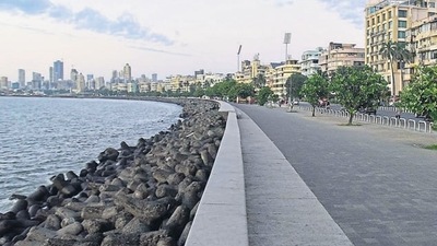 Deserted view of Marine Drive, in Mumbai, India. (HT photo) Deserted view of Marine Drive, in Mumbai, India. (HT photo)