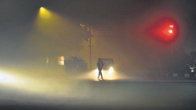IMD says that Delhi will see drizzle activity from tomorrow night onwards, with light rain expected until Oct 8. This is expected to keep the air quality in check. (Amal KS/HT photo) IMD says that Delhi will see drizzle activity from tomorrow night onwards, with light rain expected until Oct 8. This is expected to keep the air quality in check. (Amal KS/HT photo)