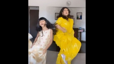 Juhi Parmar and her daughter Sameera do Garba in sneakers. (Instagram/@juhiparmar) Juhi Parmar and her daughter Sameera do Garba in sneakers. (Instagram/@juhiparmar)