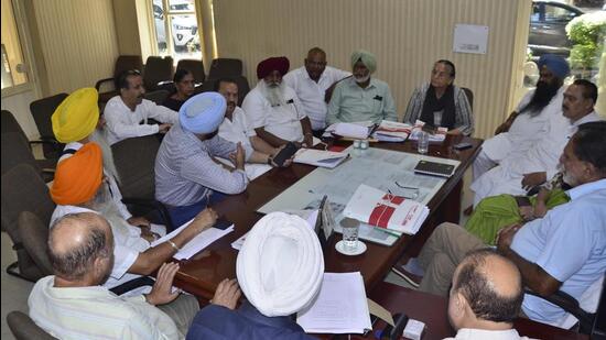 Expecting the general house meeting of the municipal corporation on Tuesday to be a stormy affair, mayor Balkar Sandhu convened an all-party meeting to go over the agenda at his camp office near the Rose Garden (HT File)