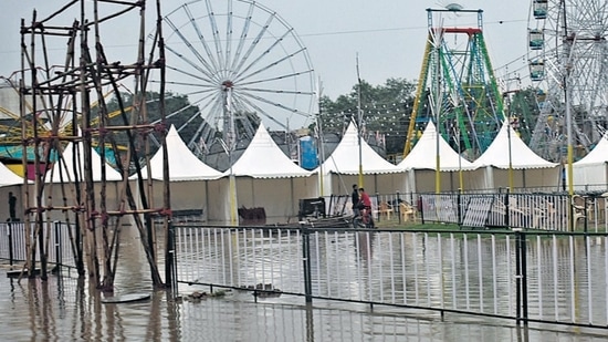 Due to heavy rain, the Ghantaghar Ramlila ground in Ghaziabad was inundated on Friday last week. (Sakib Ali/ HT)