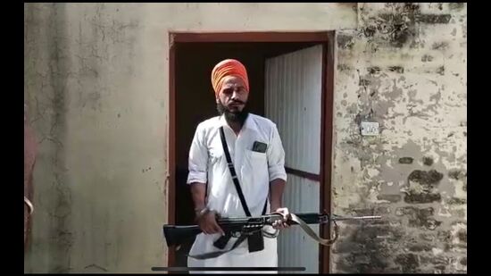 As per the police officials, the man, identified as Jaswinder Singh of Gurdasnangal village, came to the police station at 8.25 am. (Image courtesy:Social media screenshot)