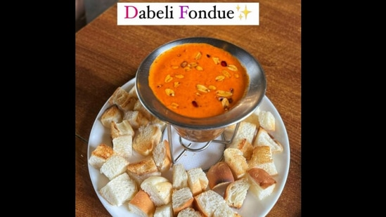 This dabeli fondue has caught the attention of many(Twitter/@smugdekar) This dabeli fondue has caught the attention of many(Twitter/@smugdekar)