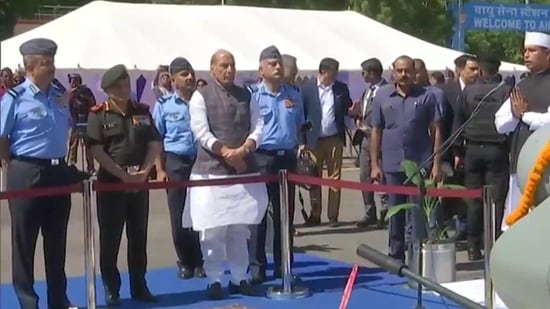 Rajnath Singh attends the event as IAF inducts made-in-India LCHS.&nbsp;((ANI) )
