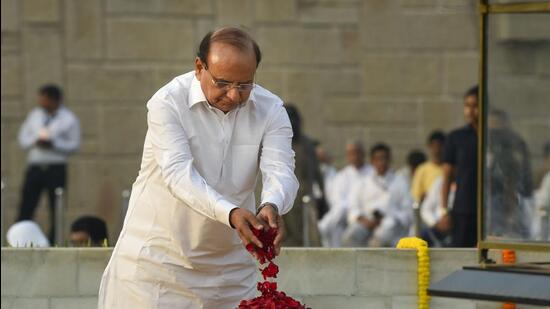 Delhi Lt Governor VK Saxena pays homage to Mahatma Gandhi on the occasion of his birth anniversary, at Rajghat in New Delhi, Sunday. (PTI)