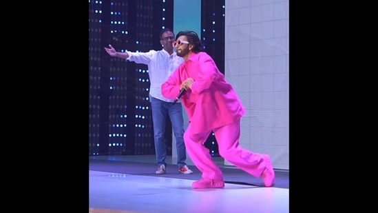 The image, taken from the viral video, shows Ranveer Singh performing to Just Neel Things's Jinklo at the Meta Creator Day event in Mumbai.&nbsp;(Instagram/@ranveersingh)