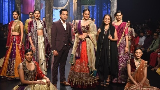 Sonakshi Sinha walked the ramp at a fashion show on Sunday. She looked pretty in a red and violet lehenga. She will now be seen in a music video titled Blockbuster. She also has a film titled Double XL in pipeline. (Varinder Chawla)