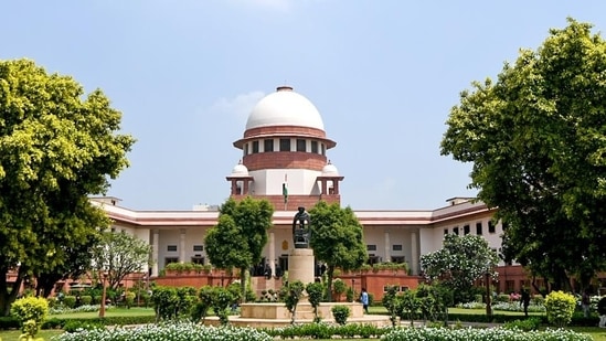 SC notice to Centre on plea of girl with speech defect denied admission(ANI)