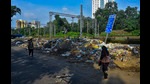 Illegally dumped garbage on Rafi Ahmed Kidwai (RAK) Marg, Wadala (West), in Mumbai (Anshuman Poyrekar/HT PHOTO) Illegally dumped garbage on Rafi Ahmed Kidwai (RAK) Marg, Wadala (West), in Mumbai (Anshuman Poyrekar/HT PHOTO)