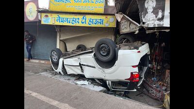 Mangled remains of the SUV that killed two students. The SUV overturned four times causing damage to roadside shops on Saswad – Kapurhol road. (HT PHOTO) Mangled remains of the SUV that killed two students. The SUV overturned four times causing damage to roadside shops on Saswad – Kapurhol road. (HT PHOTO)
