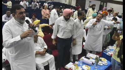 MC General House meeting underway at Guru Nanak Bhawan in Ludhiana. (Gurpreet Singh/HT) MC General House meeting underway at Guru Nanak Bhawan in Ludhiana. (Gurpreet Singh/HT)