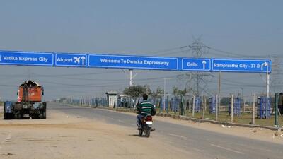 The GMDA officials informed the meeting that the tender for constructing service roads along a 15km stretch of Dwarka Expressway, from Central Peripheral Road (CPR) to Delhi border, will be floated next week. (HT Archive) The GMDA officials informed the meeting that the tender for constructing service roads along a 15km stretch of Dwarka Expressway, from Central Peripheral Road (CPR) to Delhi border, will be floated next week. (HT Archive)