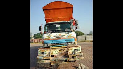 The Pakistani truck from which the heroin was recovered by Border Security Force personnel at Attari integrated check post on Monday. (HT Photo)