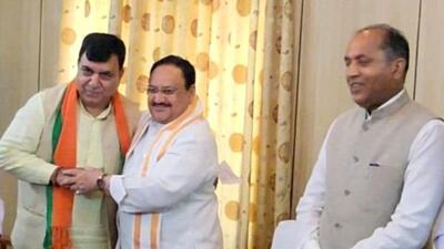 Former three-term MP from Hamirpur Suresh Chandel rejoining the BJP in presence of its national president JP Nadda and HP CM Jai Ram Thakur on Tuesday. (HT Photo)