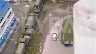 Russia-Ukraine War: Russian convoy transporting equipment is seen. (Twitter) Russia-Ukraine War: Russian convoy transporting equipment is seen. (Twitter)