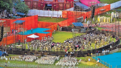 Mumbai, India - October 04, 2022: Police personnel deployed in large numbers on the eve of Shiv Sena Dussehra Rally, at Shivaji Park, Dadar, in Mumbai, India, on Tuesday, October 04, 2022. (Photo by Anshuman Poyrekar/ Hindustan Times) (Anshuman Poyrekar/HT PHOTO)