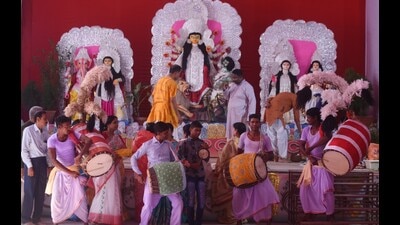 A Durga puja pandal in Lucknow. (HT Photo) A Durga puja pandal in Lucknow. (HT Photo)